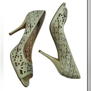 Enzo Angiolini Megastar Mid Heel‎ Pumps Mint Green Laser Cut 7M